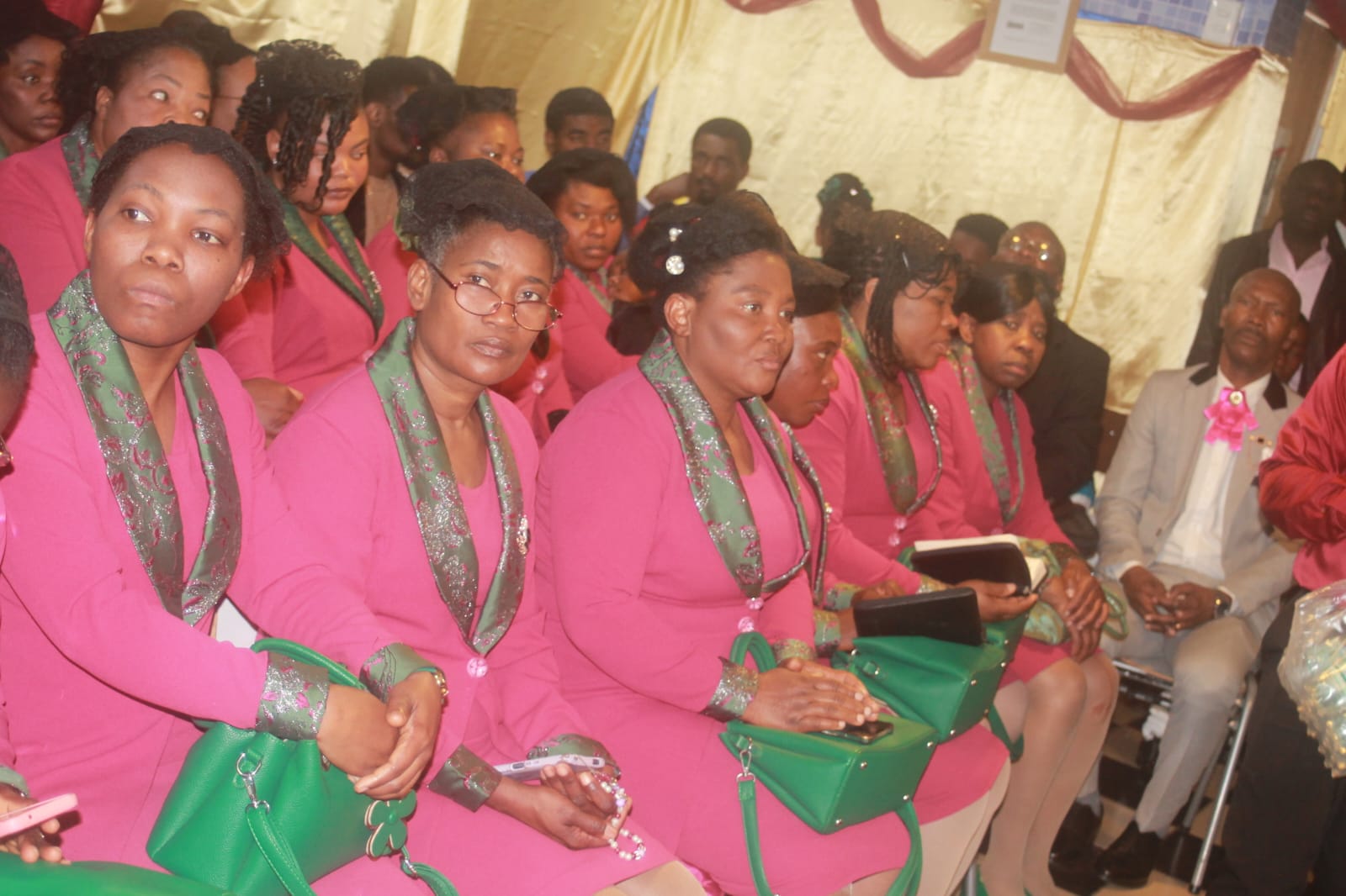 Grupo de damas de la iglesia